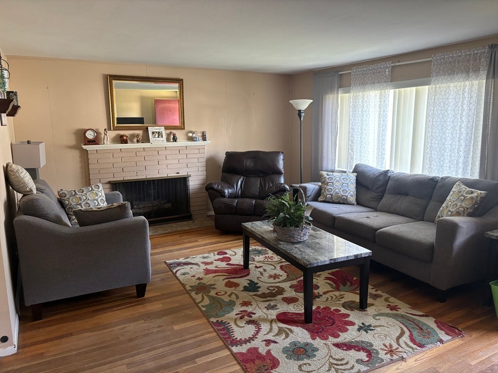 22 Hurley Cir, Marlborough, MA Photo #2