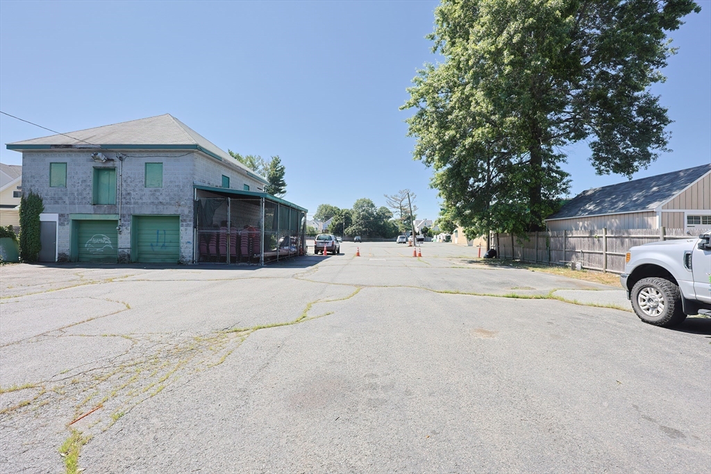 162 Emerald St