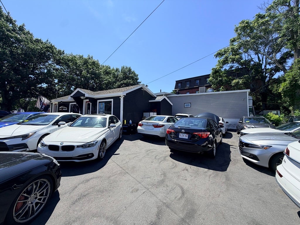 640 Main St