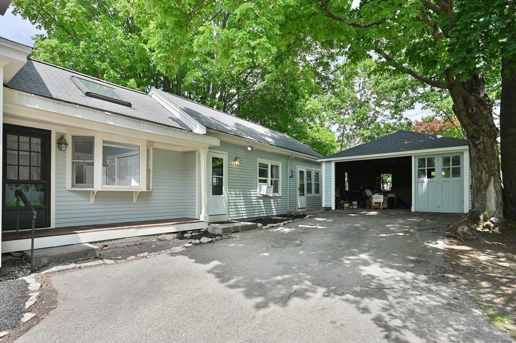 11 Blake St