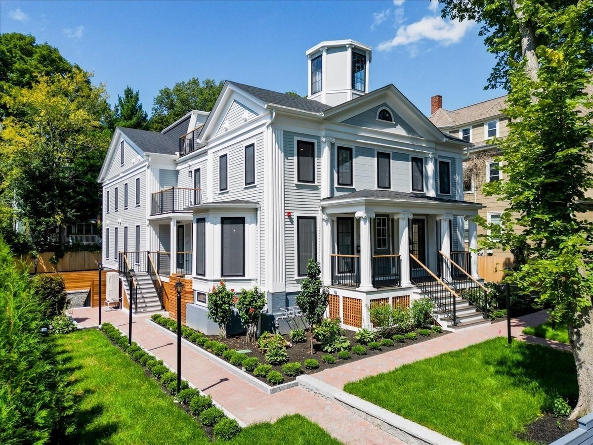Photo of 305 Chestnut Ave, Boston, MA