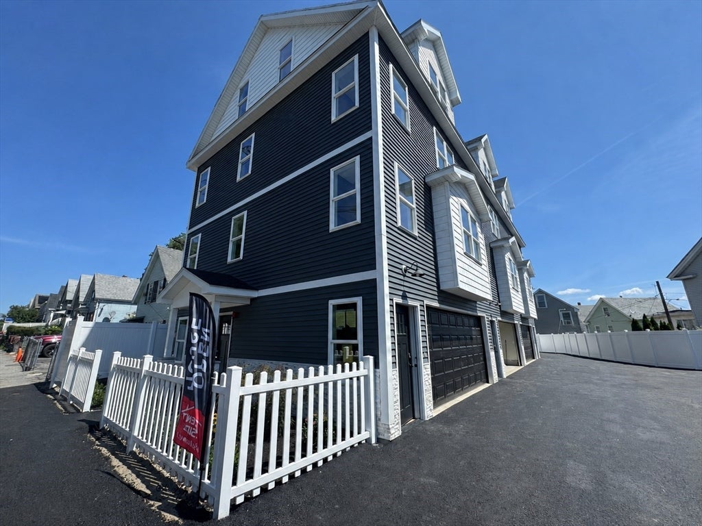 562 Gorham Street 05