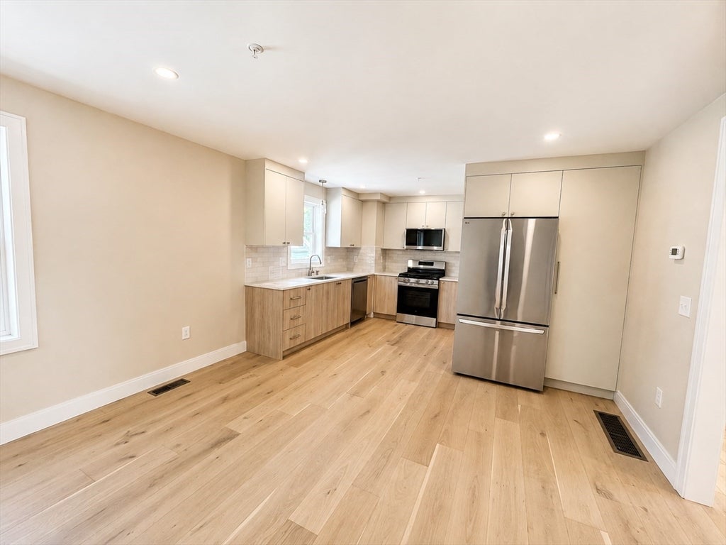 562 Gorham Street #05, Lowell, MA, 562 Gorham Street #05, Lowell, MA Photo #8