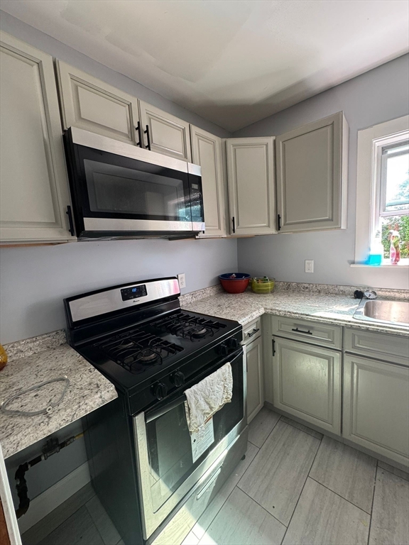 129 Marchant St 2 - Photo 2