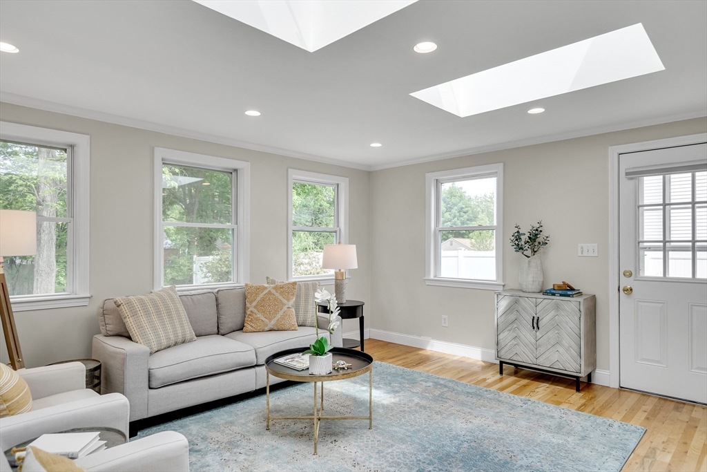 7 Oakridge Ave