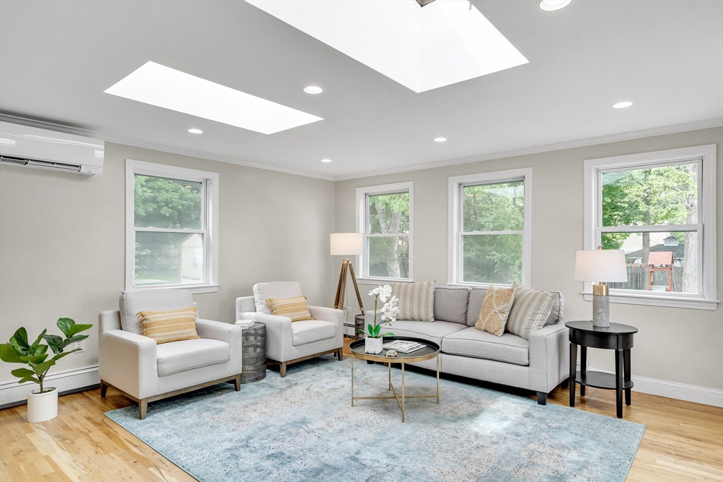 7 Oakridge Ave
