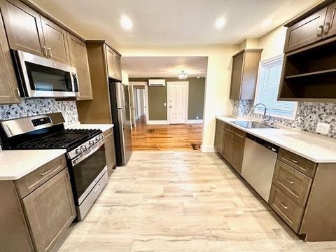 Photo of 37 Gordon St #1, Waltham, MA 02453 (MLS # 73457735)