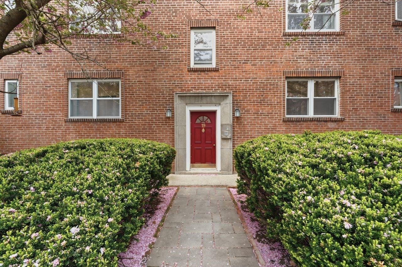 19 Alton Court