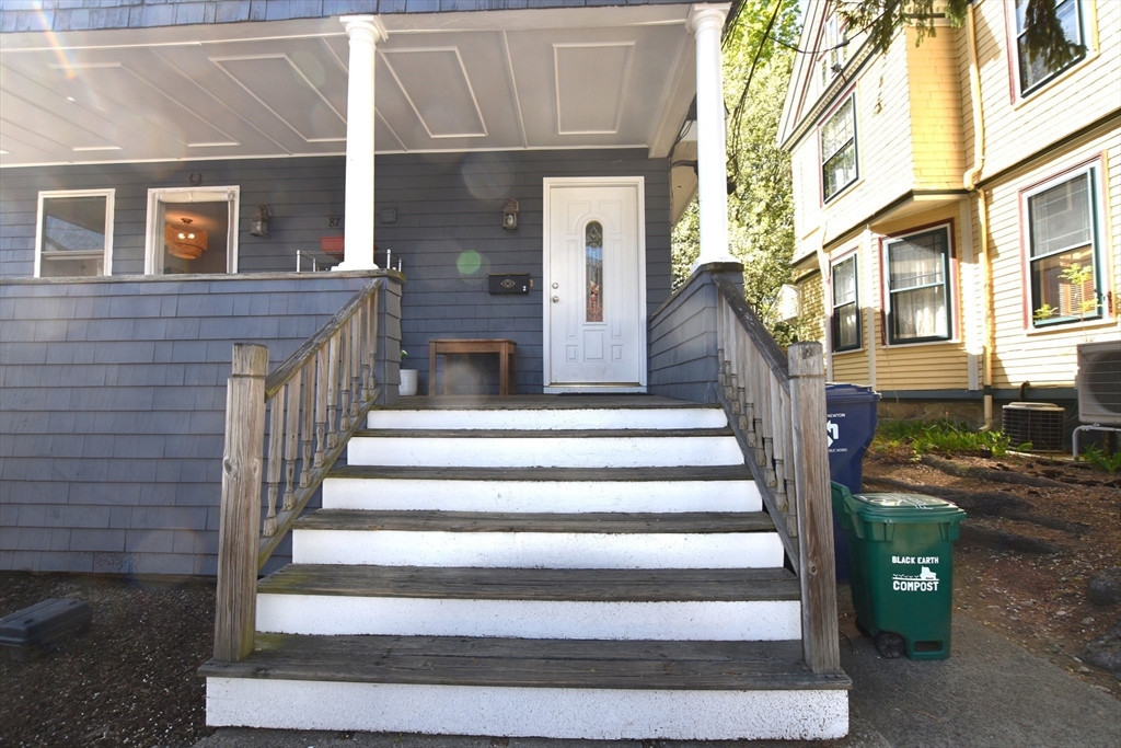 87 Floral St