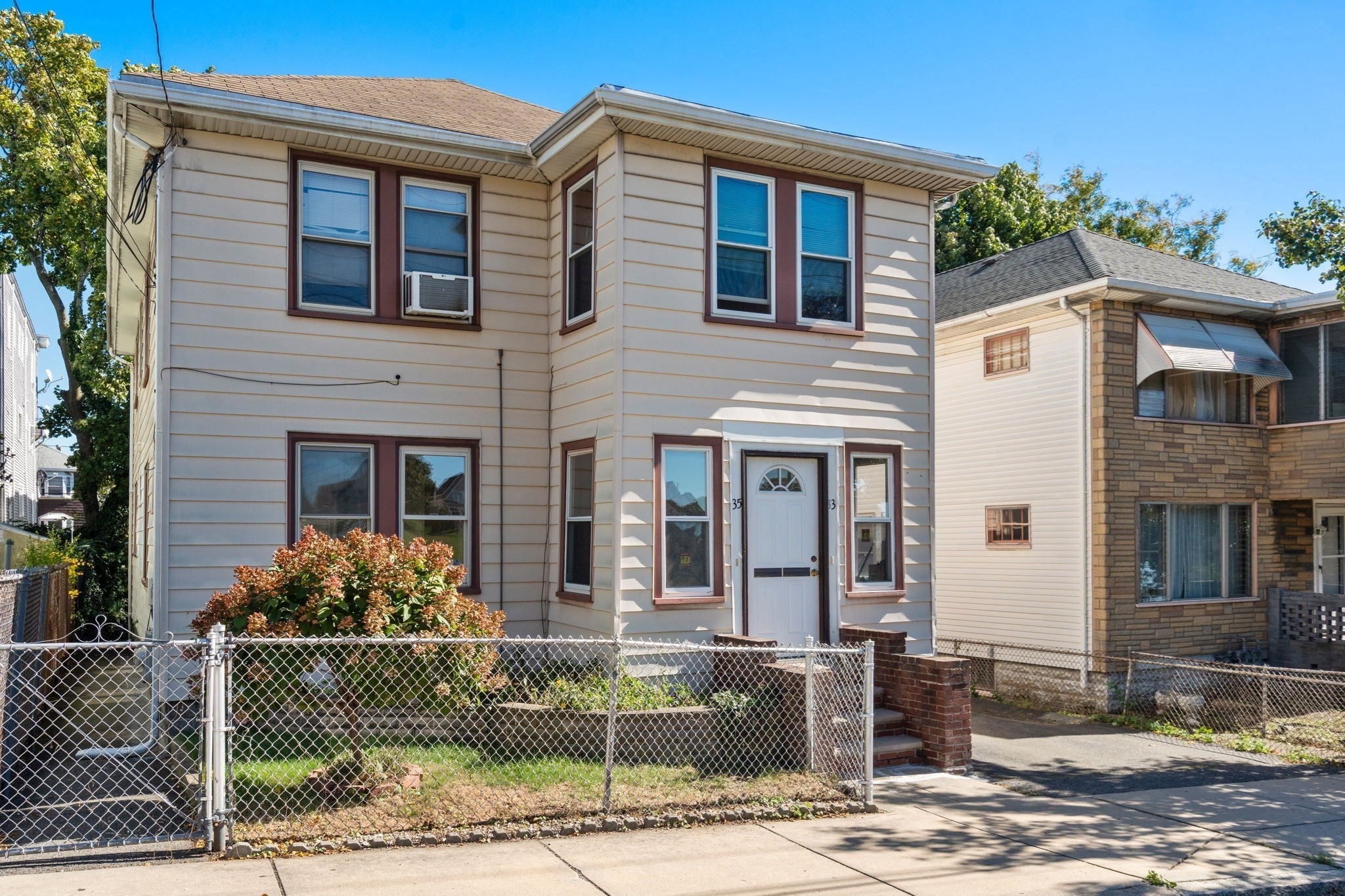 33 Luke Rd