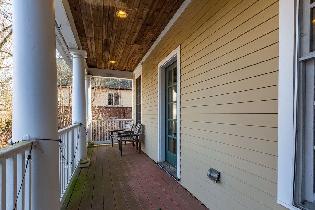 875 Main St