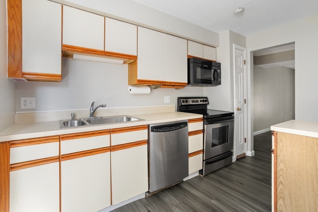 Peabody, Massachusetts 01960, United States, 2 Bedrooms Bedrooms, ,2 BathroomsBathrooms,Residential,Active,191200