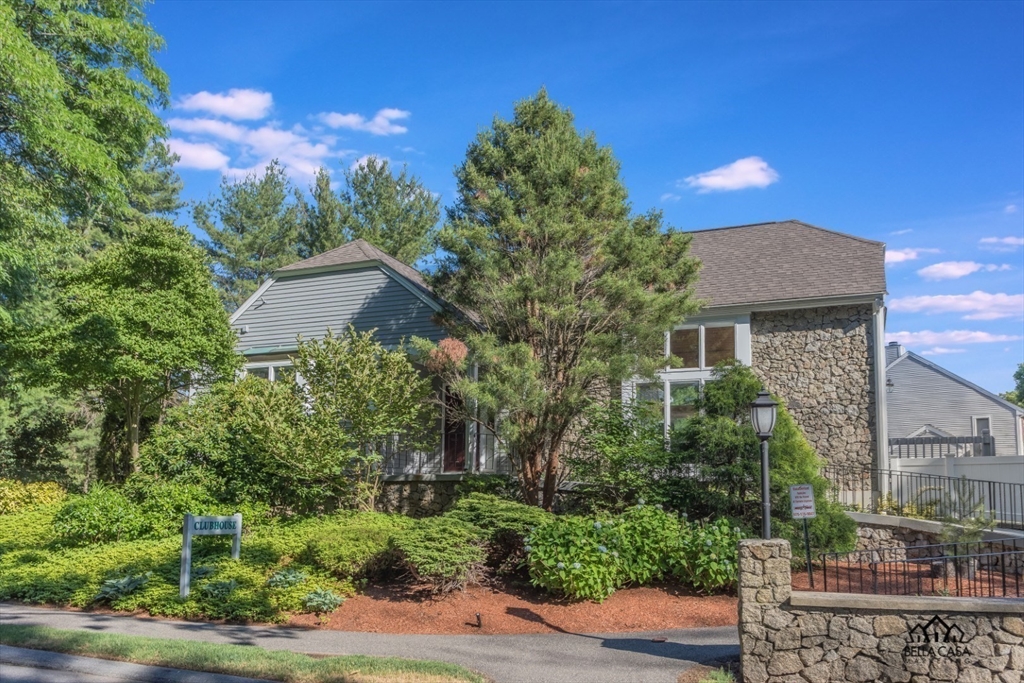 Peabody, Massachusetts 01960, United States, 2 Bedrooms Bedrooms, ,2 BathroomsBathrooms,Residential,Active,191200