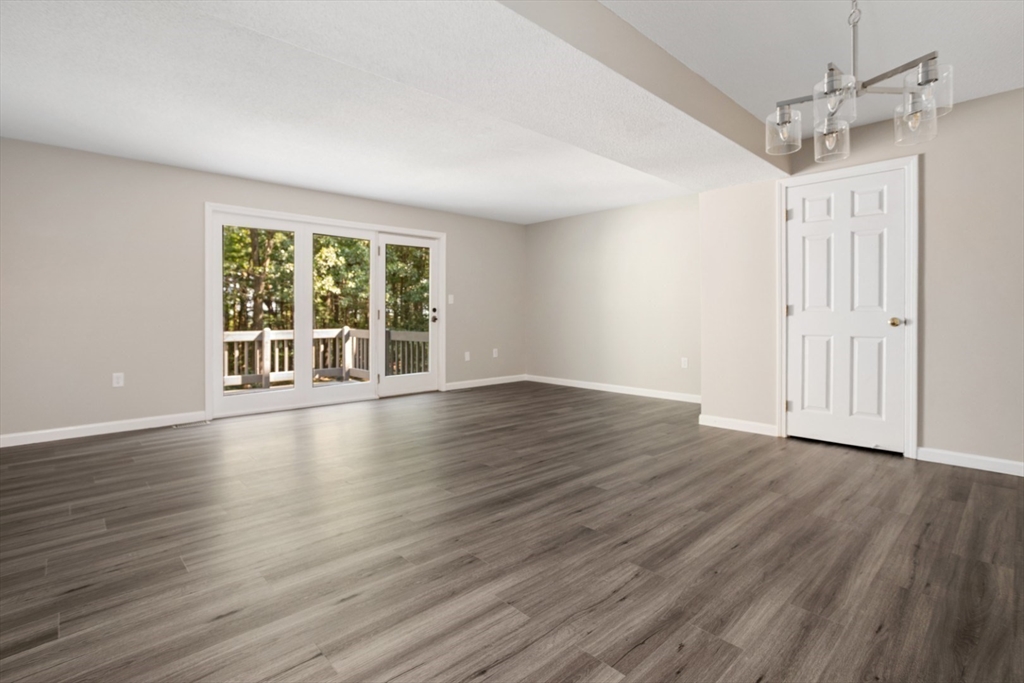 Peabody, Massachusetts 01960, United States, 2 Bedrooms Bedrooms, ,2 BathroomsBathrooms,Residential,Active,191200