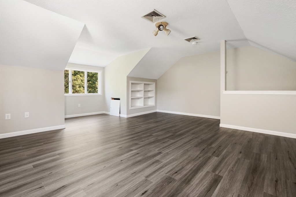 Peabody, Massachusetts 01960, United States, 2 Bedrooms Bedrooms, ,2 BathroomsBathrooms,Residential,Active,191200