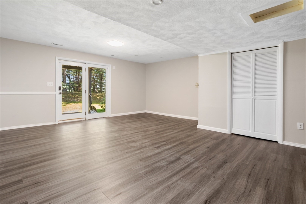 Peabody, Massachusetts 01960, United States, 2 Bedrooms Bedrooms, ,2 BathroomsBathrooms,Residential,Active,191200