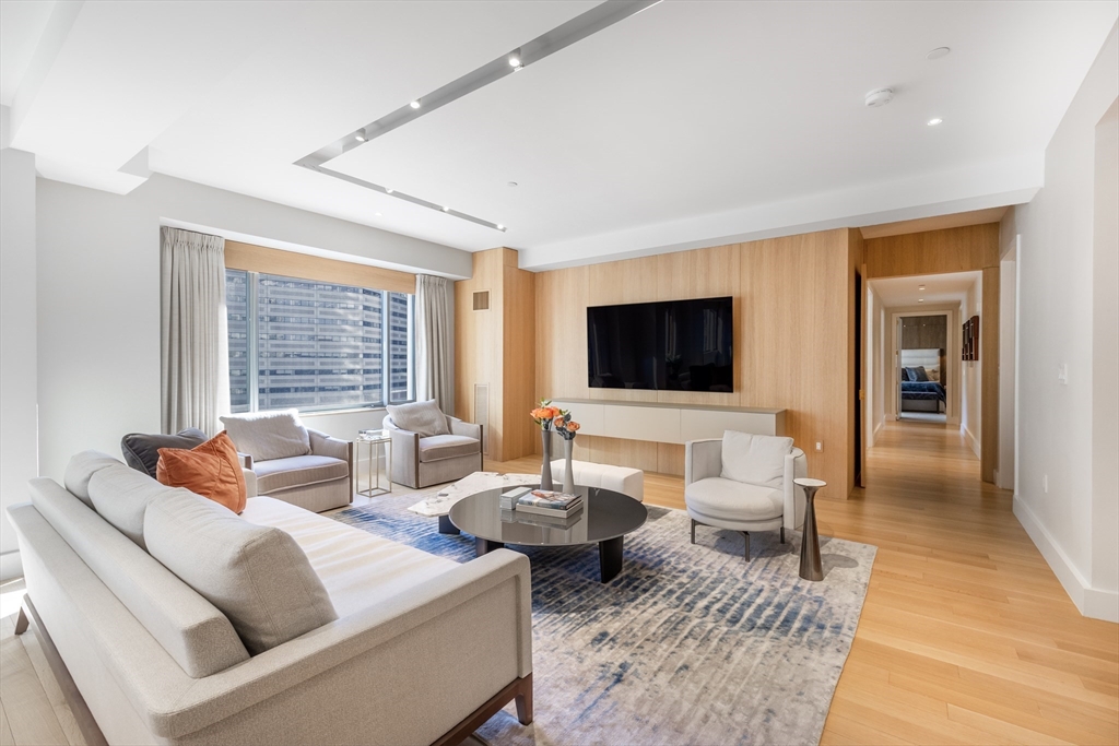 1 Huntington Ave 903
