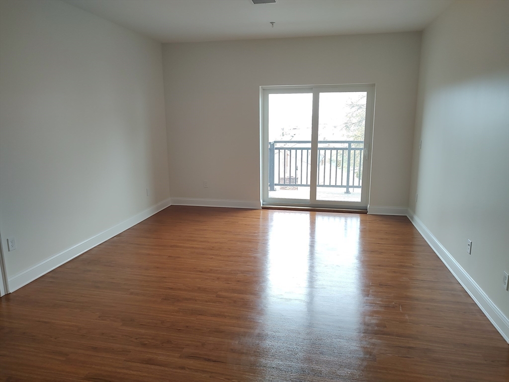 10 Franklin Ave 201