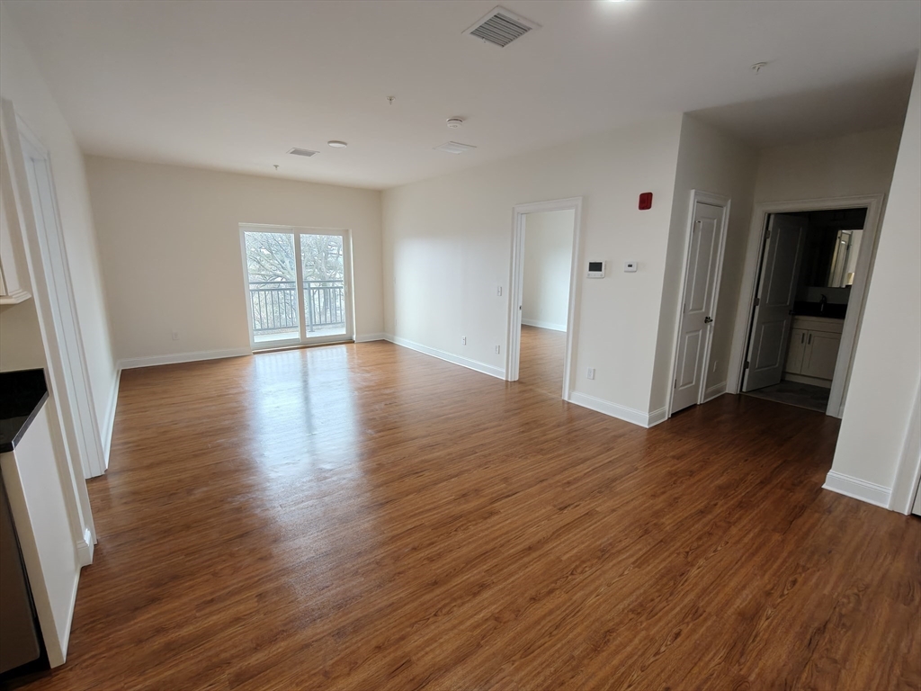 10 Franklin Ave 201