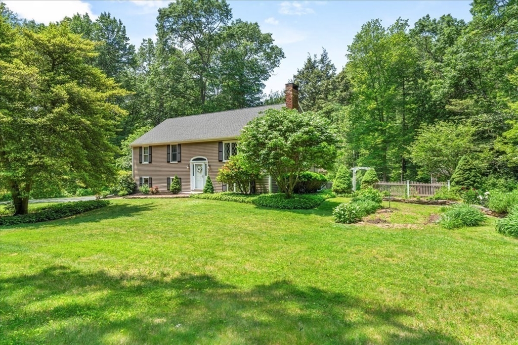 6 Mattakeesett Lane
