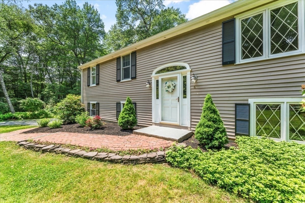 6 Mattakeesett Lane