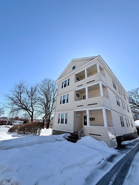 Photo of 96 Courtland St #3, Worcester, MA 01602 (MLS # 73482660)