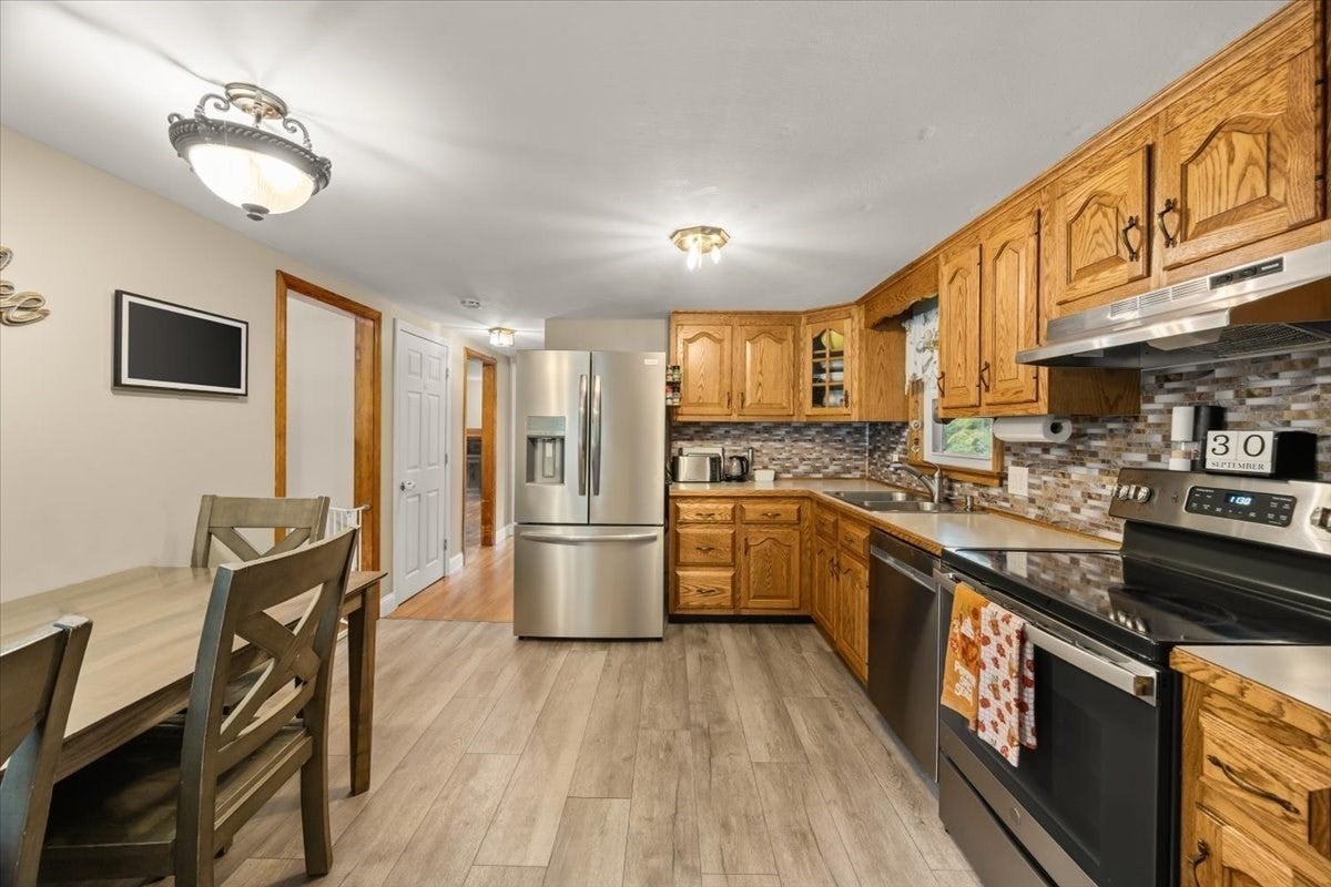 211 Cross St, Hanson, MA, 211 Cross St, Hanson, MA Photo #9