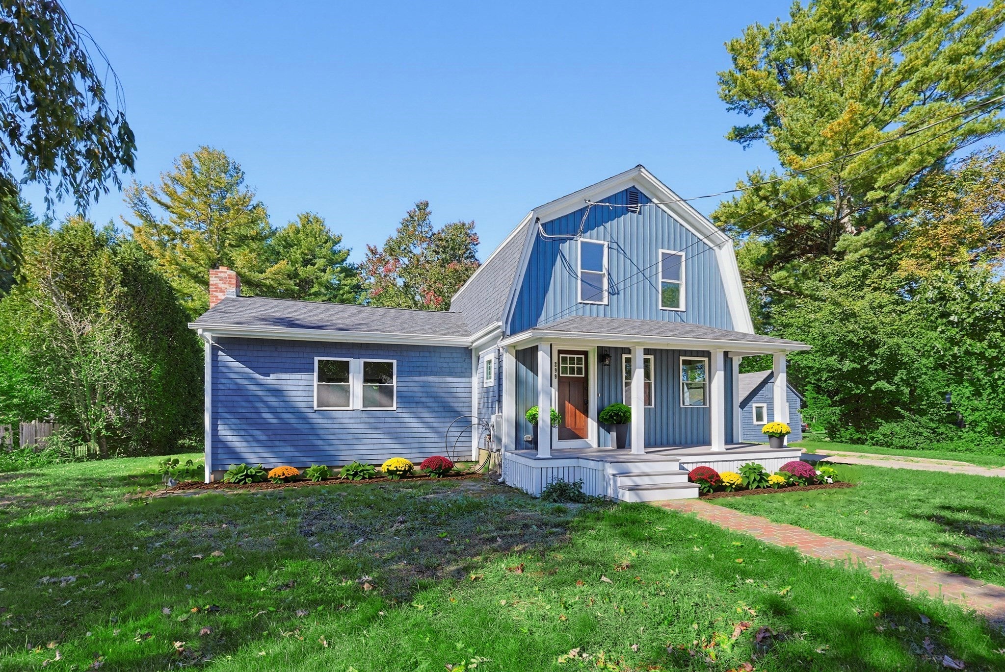 Photo of 299 S Precinct St, Taunton, MA