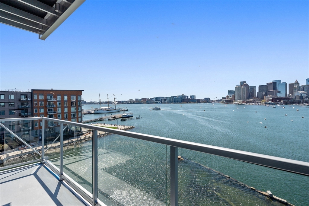65 Lewis St 506