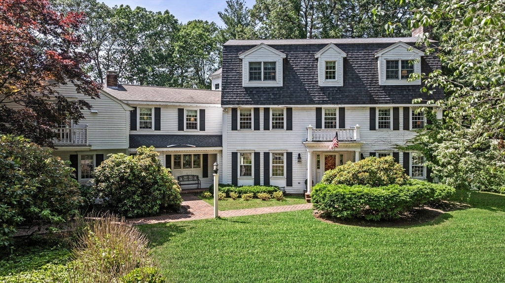 38 Lincoln Circle East