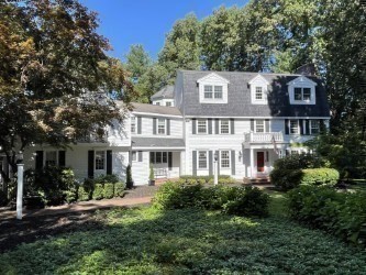 38 Lincoln Circle East