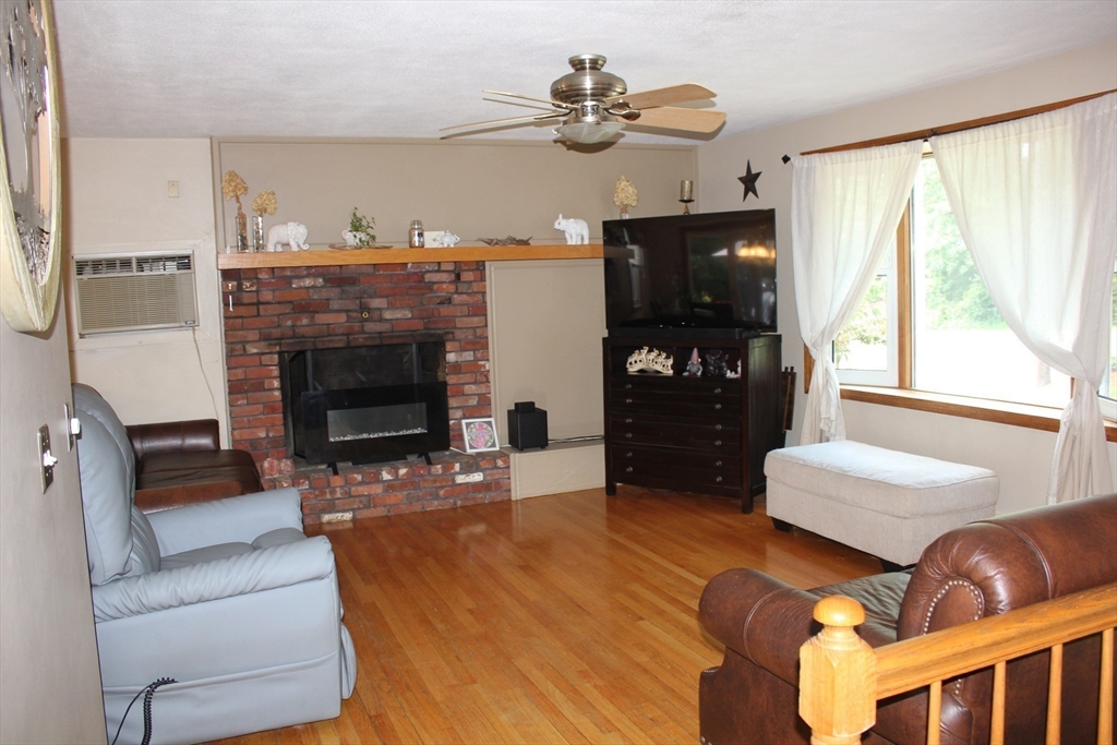 276 Newport Ave