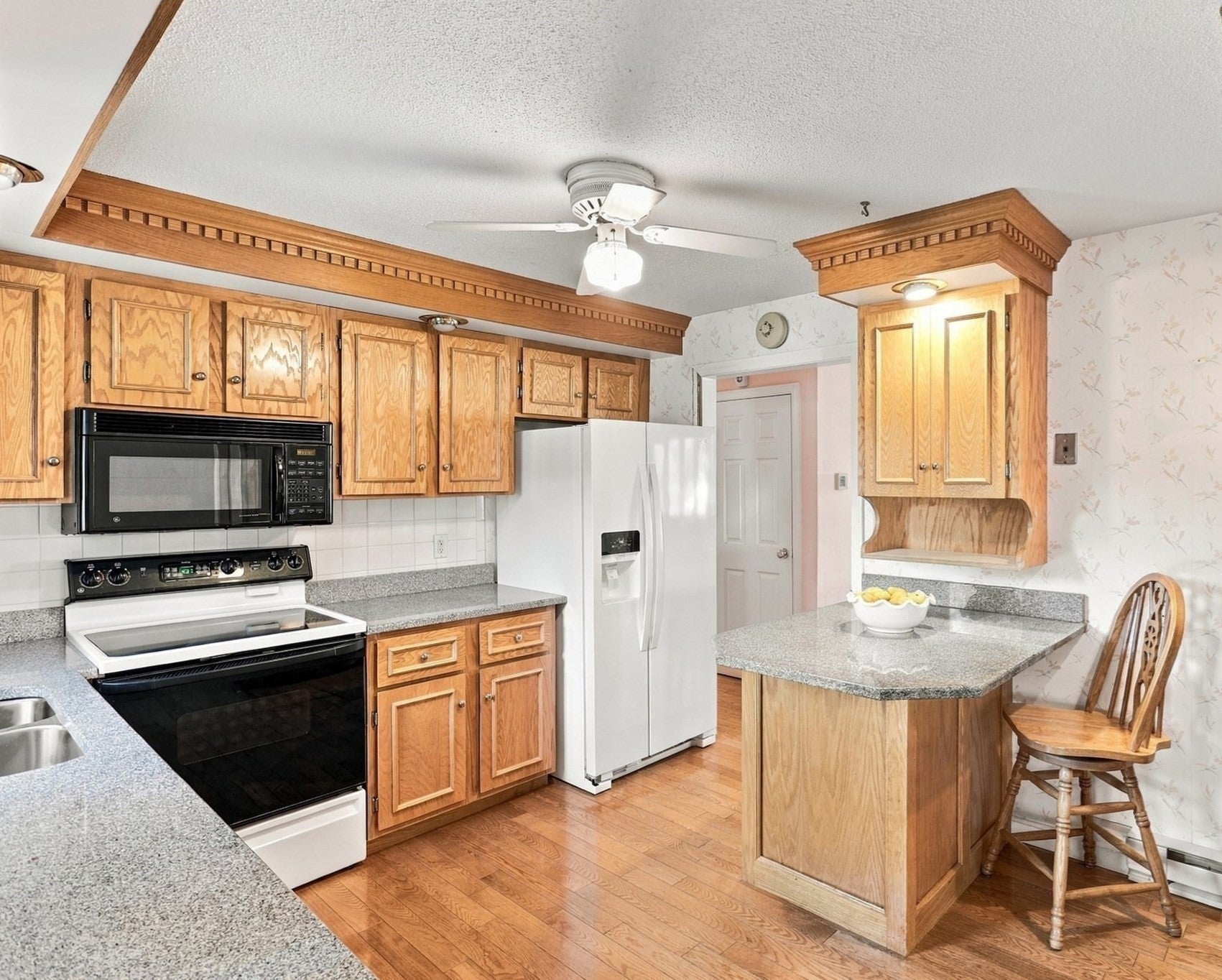 26 Guild St, Lowell, MA Photo #12