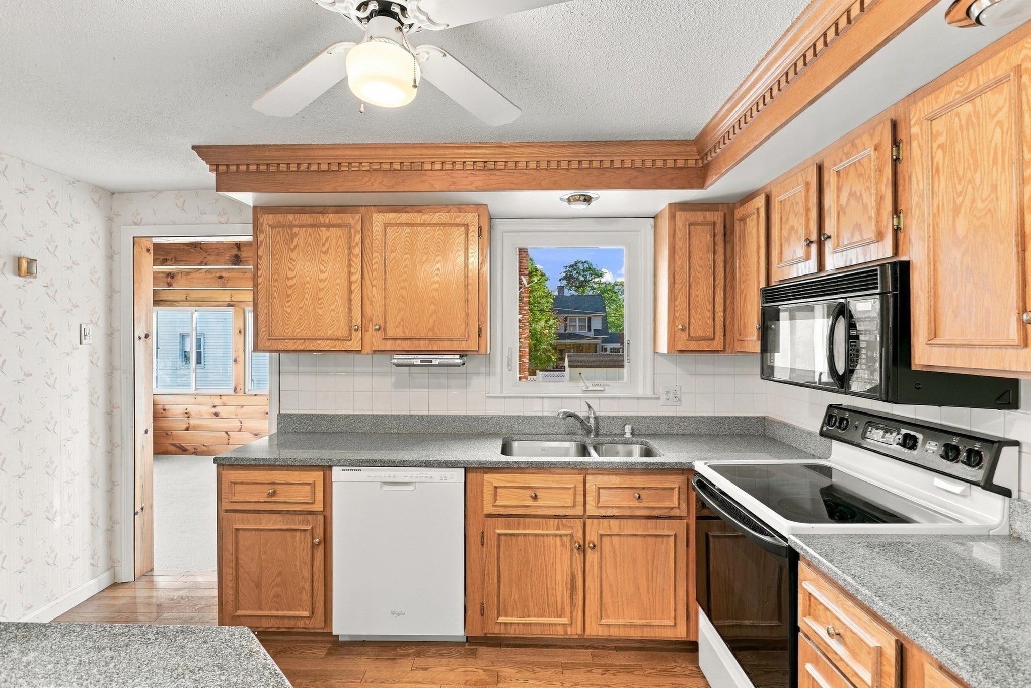 26 Guild St, Lowell, MA Photo #11