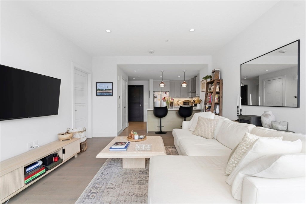 40 Traveler St 410