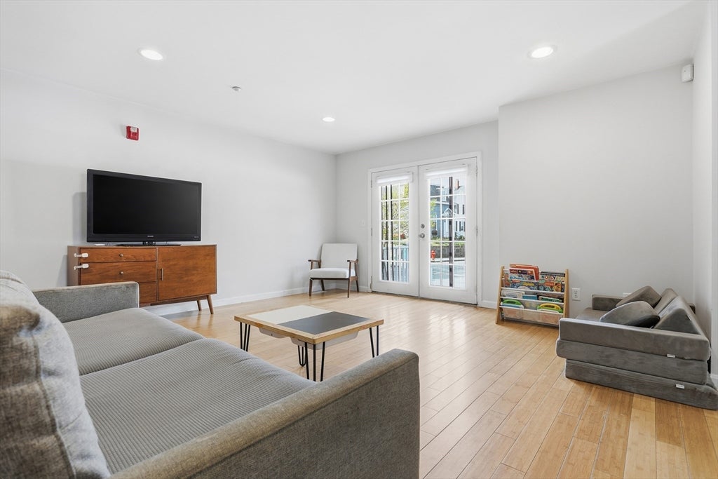 125 Mt Vernon St #D, Lowell, MA, 125 Mt Vernon St #D, Lowell, MA Photo #2