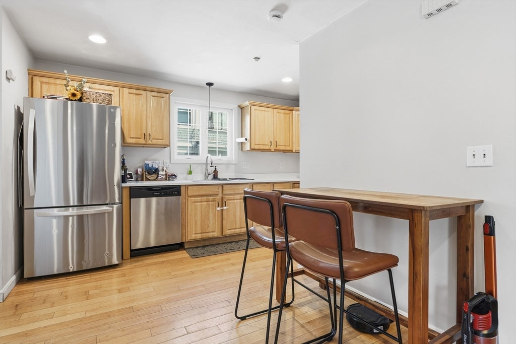125 Mt Vernon St #D, Lowell, MA, 125 Mt Vernon St #D, Lowell, MA Photo #5