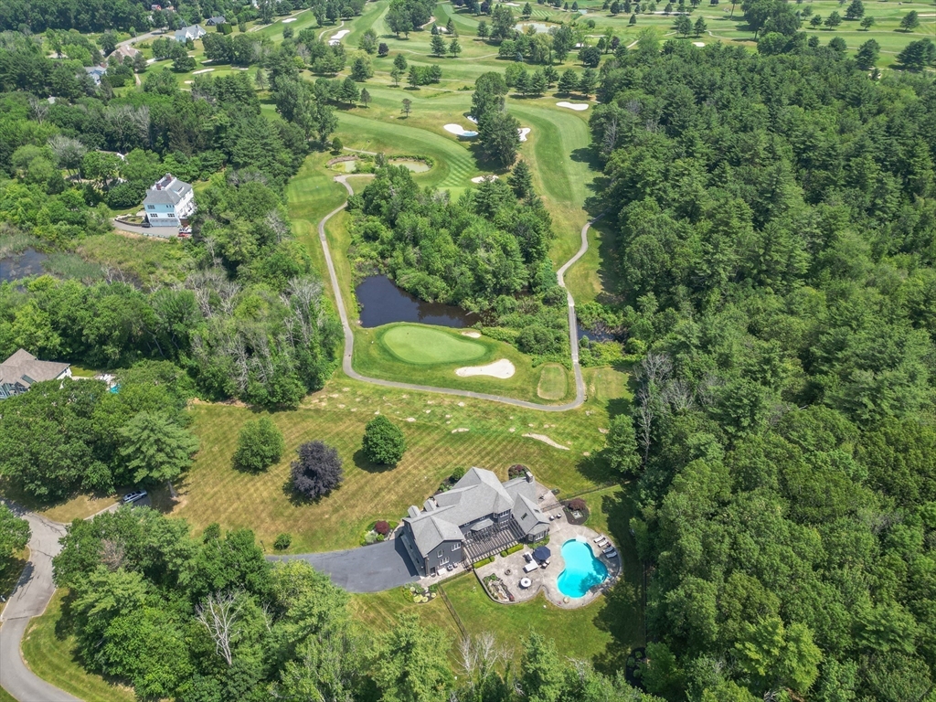 4 Crescent Meadow Ln