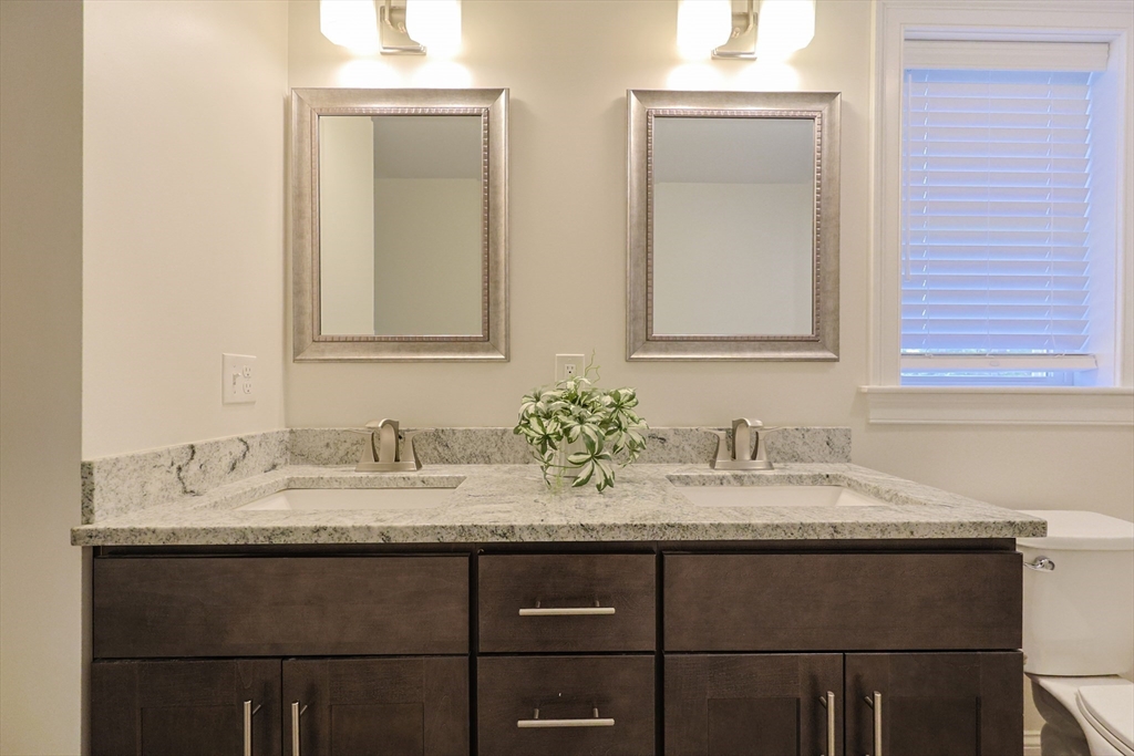 Seekonk, Massachusetts 02771, United States, 3 Bedrooms Bedrooms, ,4 BathroomsBathrooms,Residential,Pending,230861