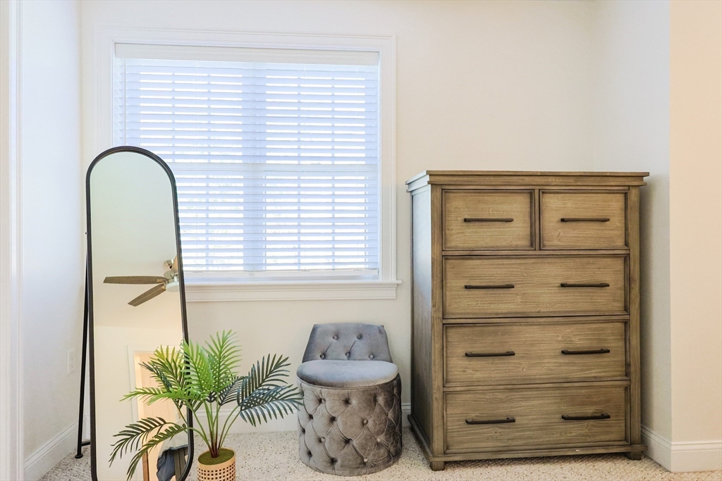 Seekonk, Massachusetts 02771, United States, 3 Bedrooms Bedrooms, ,4 BathroomsBathrooms,Residential,Pending,230861