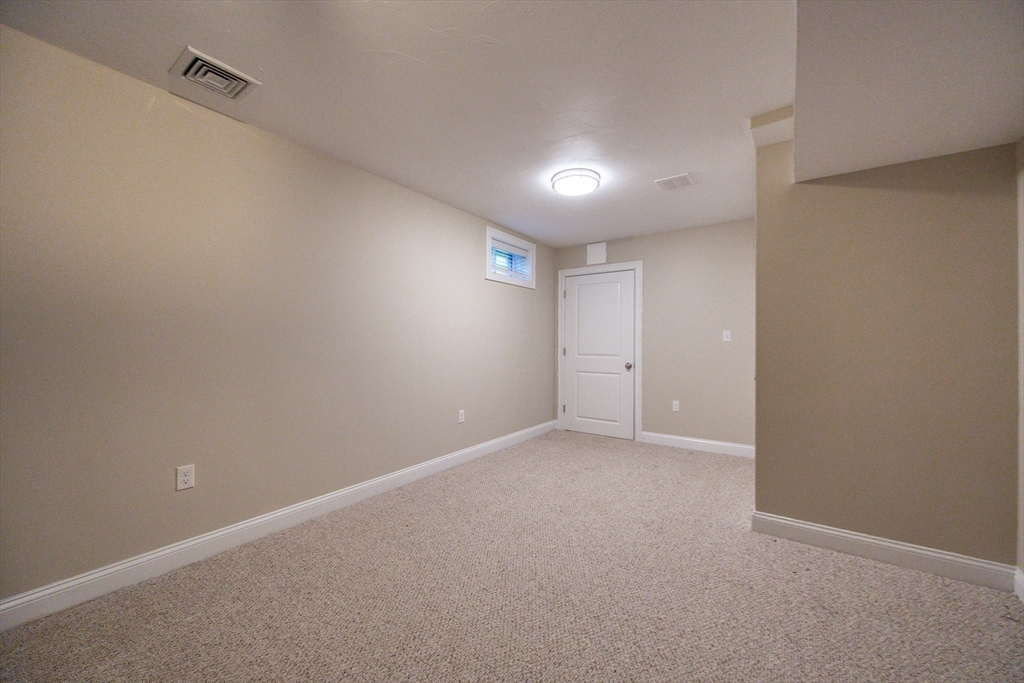 Seekonk, Massachusetts 02771, United States, 3 Bedrooms Bedrooms, ,4 BathroomsBathrooms,Residential,Pending,230861