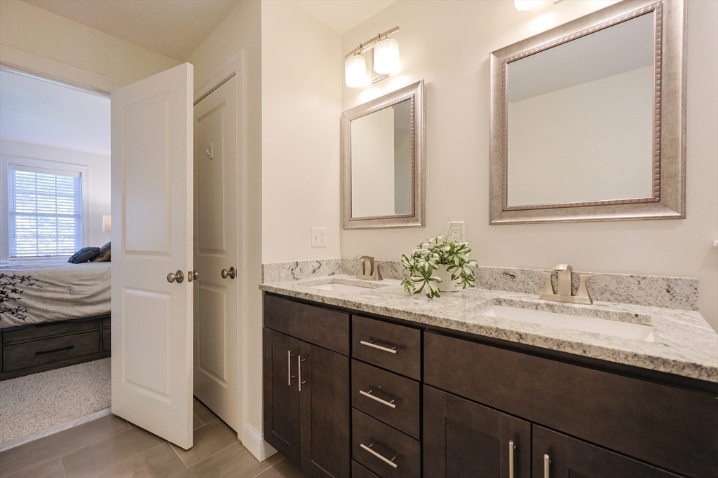 Seekonk, Massachusetts 02771, United States, 3 Bedrooms Bedrooms, ,4 BathroomsBathrooms,Residential,Pending,230861