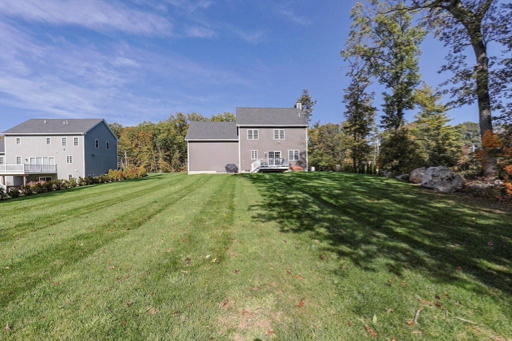 Seekonk, Massachusetts 02771, United States, 3 Bedrooms Bedrooms, ,4 BathroomsBathrooms,Residential,Pending,230861