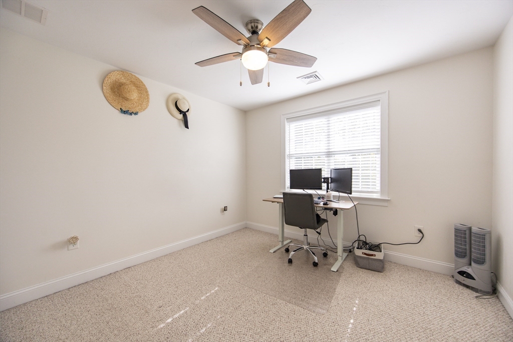 Seekonk, Massachusetts 02771, United States, 3 Bedrooms Bedrooms, ,4 BathroomsBathrooms,Residential,Pending,230861