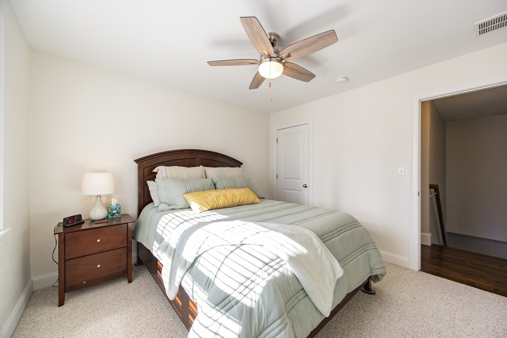 Seekonk, Massachusetts 02771, United States, 3 Bedrooms Bedrooms, ,4 BathroomsBathrooms,Residential,Pending,230861