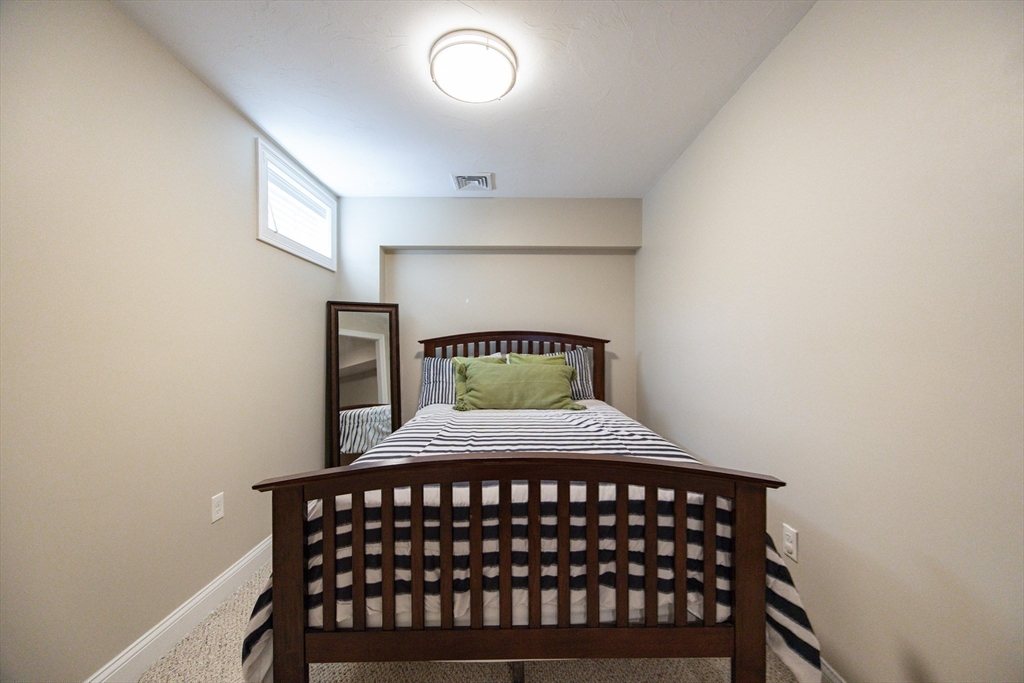 Seekonk, Massachusetts 02771, United States, 3 Bedrooms Bedrooms, ,4 BathroomsBathrooms,Residential,Pending,230861