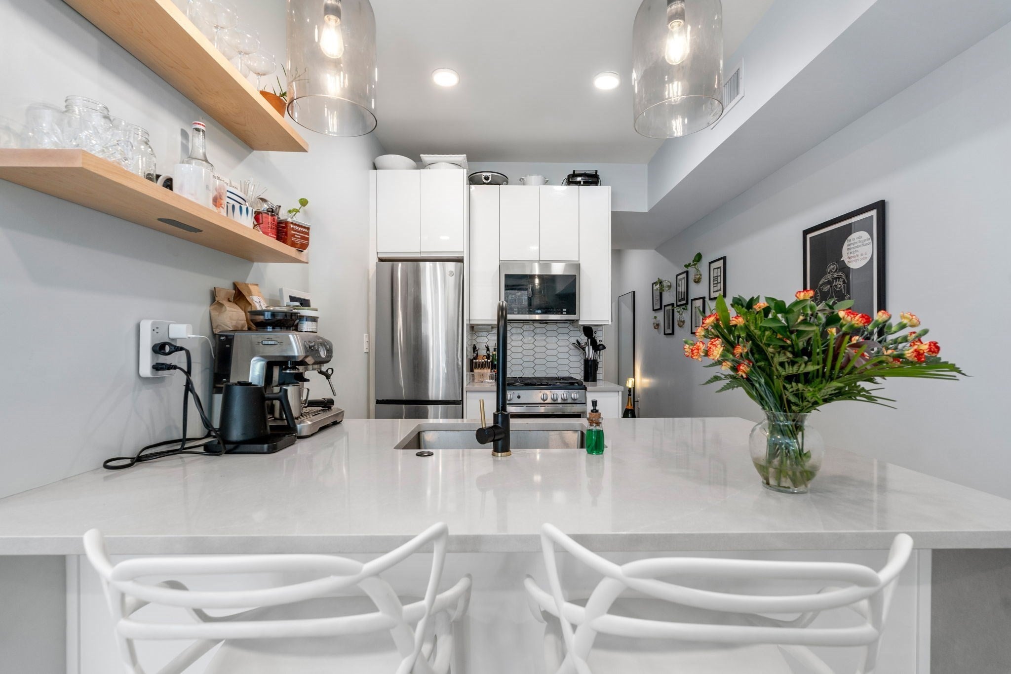 277 Border St 303