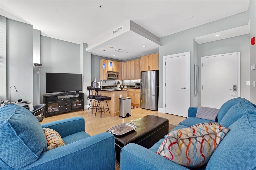 70 Lincoln Street L414