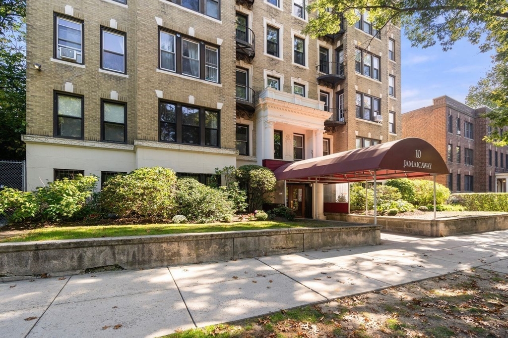 10 Jamaicaway 25