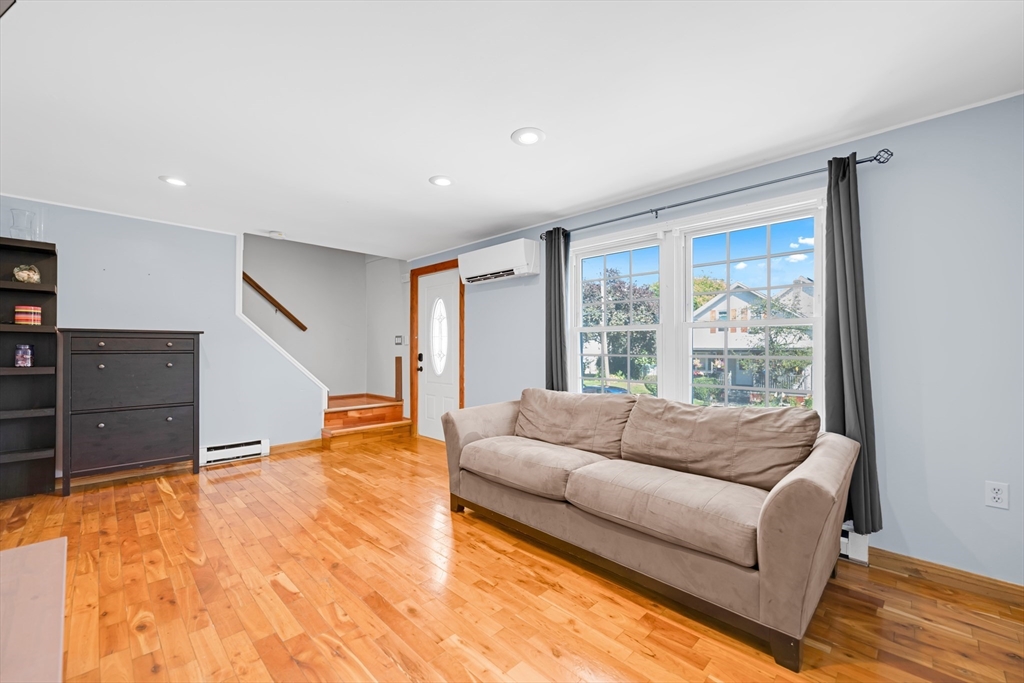 34 Rudolph St